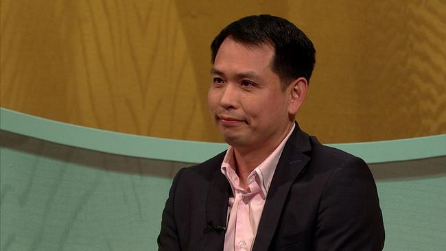 © ORF Yang, Gastronom, schwarze, kurze Haare, trägt ein schwarzes Sakko