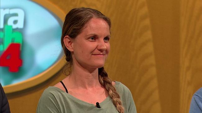 © ORF Evi, Outdoor- und Mentaltrainerin, mittelbraune Haare zum Zopf geflochten, trägt ein hellgrünes Shirt