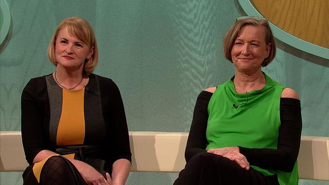 © ORF Elke und Ulli, beide Kabarettistinnen, beide haben blonde, Kinnlange Haare