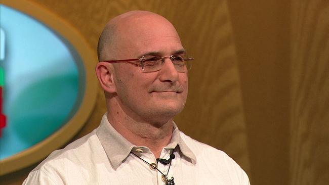 © ORF Werner, Angestellter in einer Gärtnerei, sehr kurze graue Haare, Brille