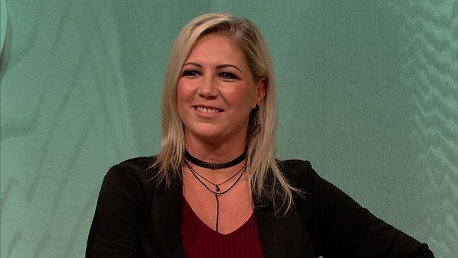 © ORF Conny, Trainerin in der Erwachsenenbildung, blonde, glatte Haare