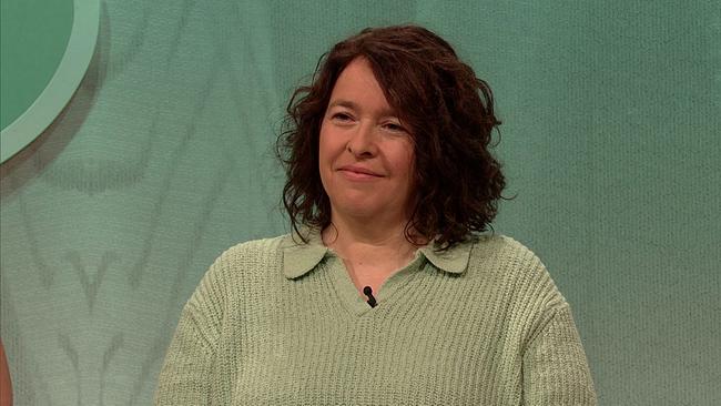 Petra, Schauspielerin und Schauspieltrainerin, dunkle, lockige, Schulterlange Haare