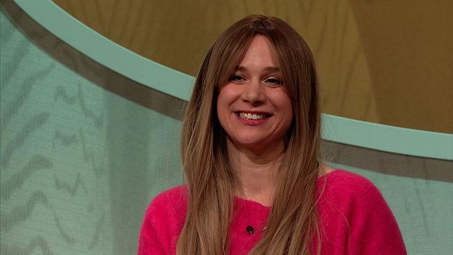 Marie-Thérèse, Tierkommunikatorin, mittelbraune, lange Haare