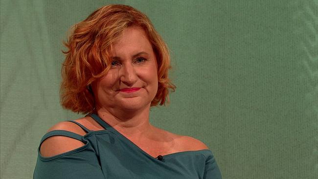 Nadja, Sexualcoachi, hellrote, gewellte, Kinnlange Haaren