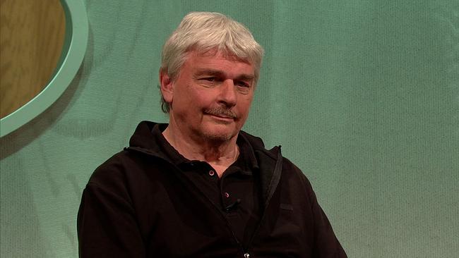 © ORF Ernst, Kaufmännischer Angestellter in Pension, graue, kurze Haare, Schnauzbart