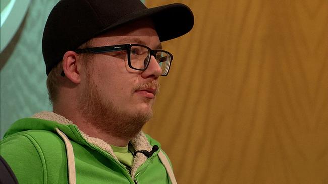 © ORF Johannes, Angestellter eines Textilunternehmens, schwarze Kappe, dunkle Brille