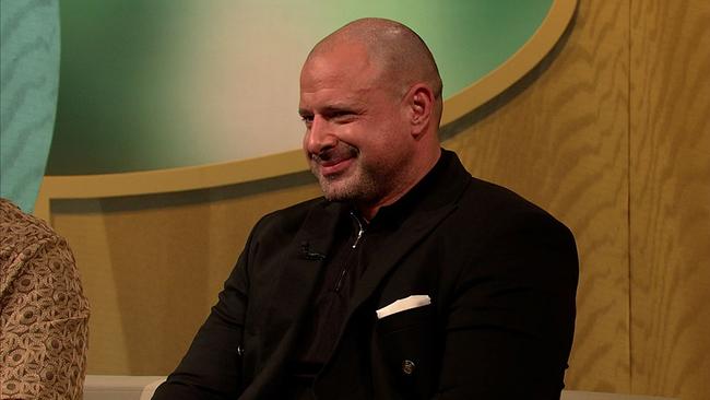 © ORF David, Immobilienmakler, sehr kurze Haare, 3-Tagesbart