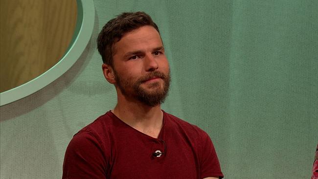 Alex, Landwirt, dunkle, kurze Haare, Vollbart