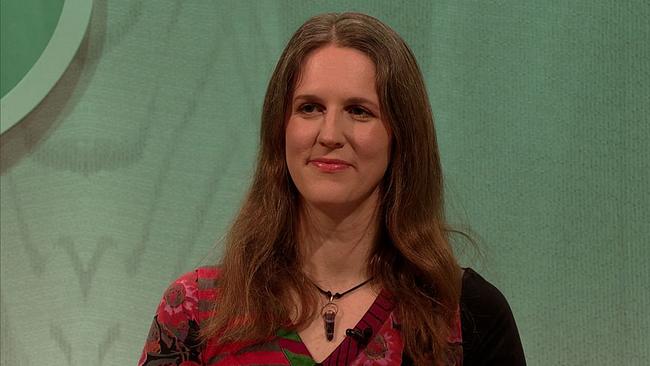 Katja, Landschaftsplanerin, lange, brünette Haare