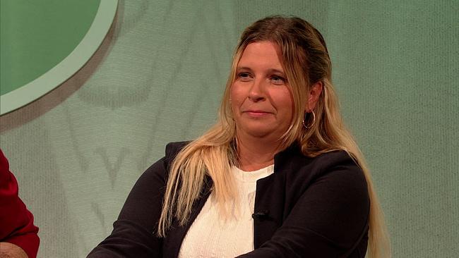 © ORF Sandra, Büroangestellte, blonde, lange, glatte Haare