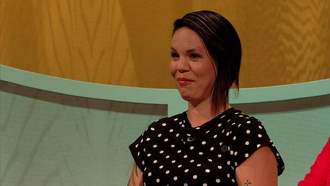 © ORF Anja, Lebens- und Sozialberaterin, dunkle, Kinnlange, glatte Haare