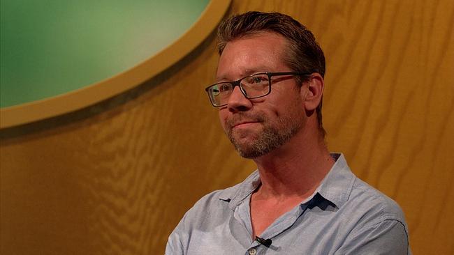 © ORF Paul, Gastronom, kurze, dunkle Haare, 3-Tagesbart, Brille