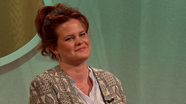 © ORF Theresa Roswitha, Mentorin für erfolgsorientierte Frauen, rorbraune Haare, hochgesteckt