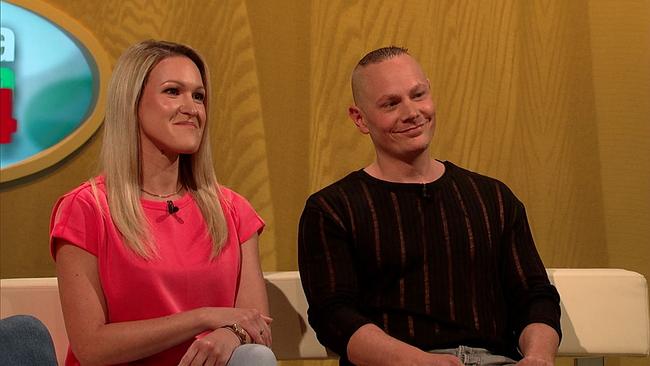 © ORF Karin, Einzelhandelskauffrau, blonde, lange, glatte Haare und Josef, Einzelhandelskaufmann, sehr kurze, dunkle Haare