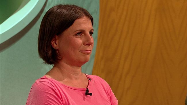 Barbara, Verhaltensbiologin, dunkelbraune, Kinnlange Haare