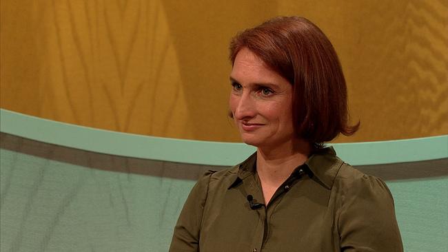 Alice, Kognitionsbiologin, rotbraune, Kinnlange Haare