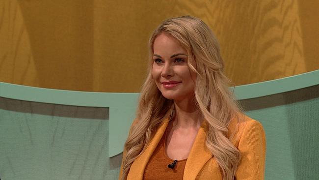 Karin, Fleischsommelière, blonde, lange, glatte Haare