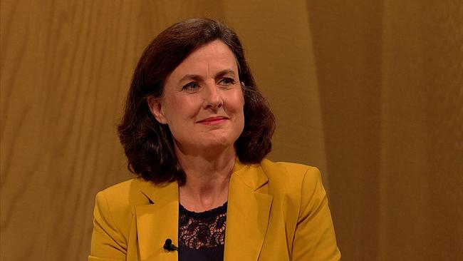 © ORF Maren, Unternehmensberaterin, dunkelbraune, Schulterlange Haare