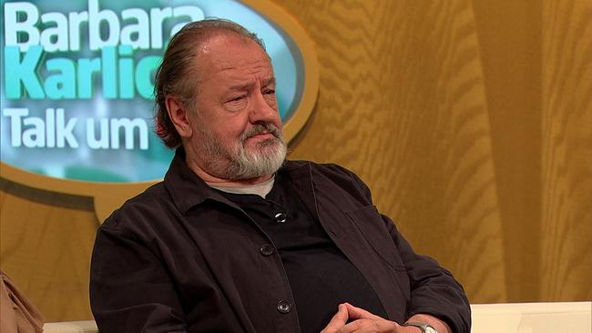 © ORF Heinz, Inhaber einer Modeagentur in Pension, dunkle, mittellange Haare, Bart