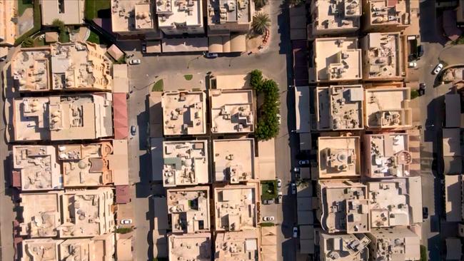 Ein Bild eines Häuserblocks aus der Vogelperspektive von Kuwait City in Kuwait.