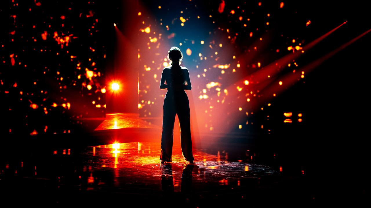 Silhouette einer Person auf einer Bühne