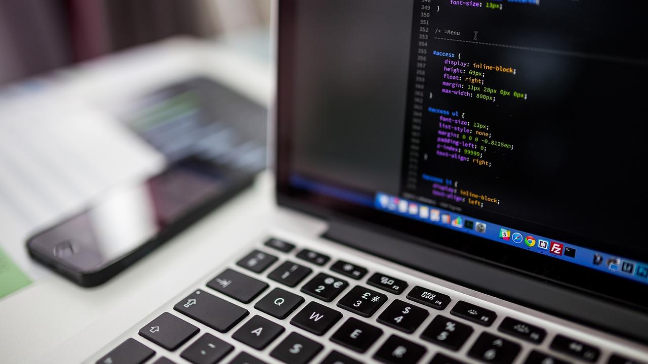 © Pixabay Aufgeklappter Laptop