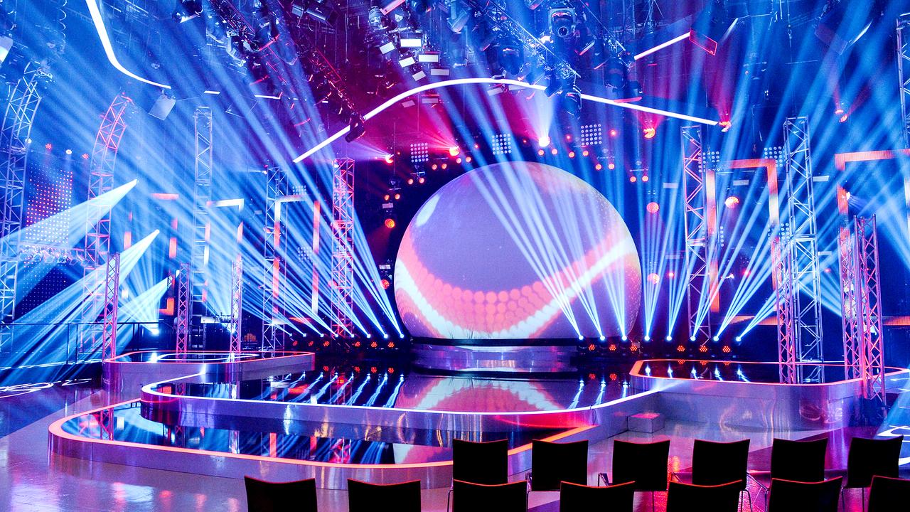 Leere ORF-Bühne mit ESC-Lichtshow