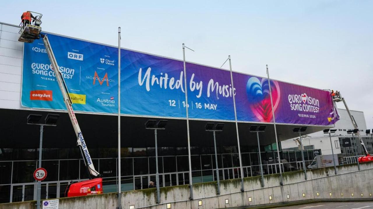 Stadthalle mit ESC-Banner
