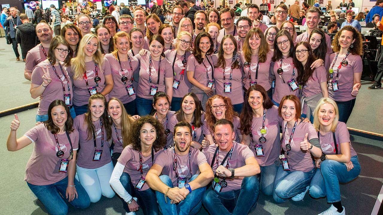 © ORF/Graph Art Line e.U. Volunteers im Pressezentrum