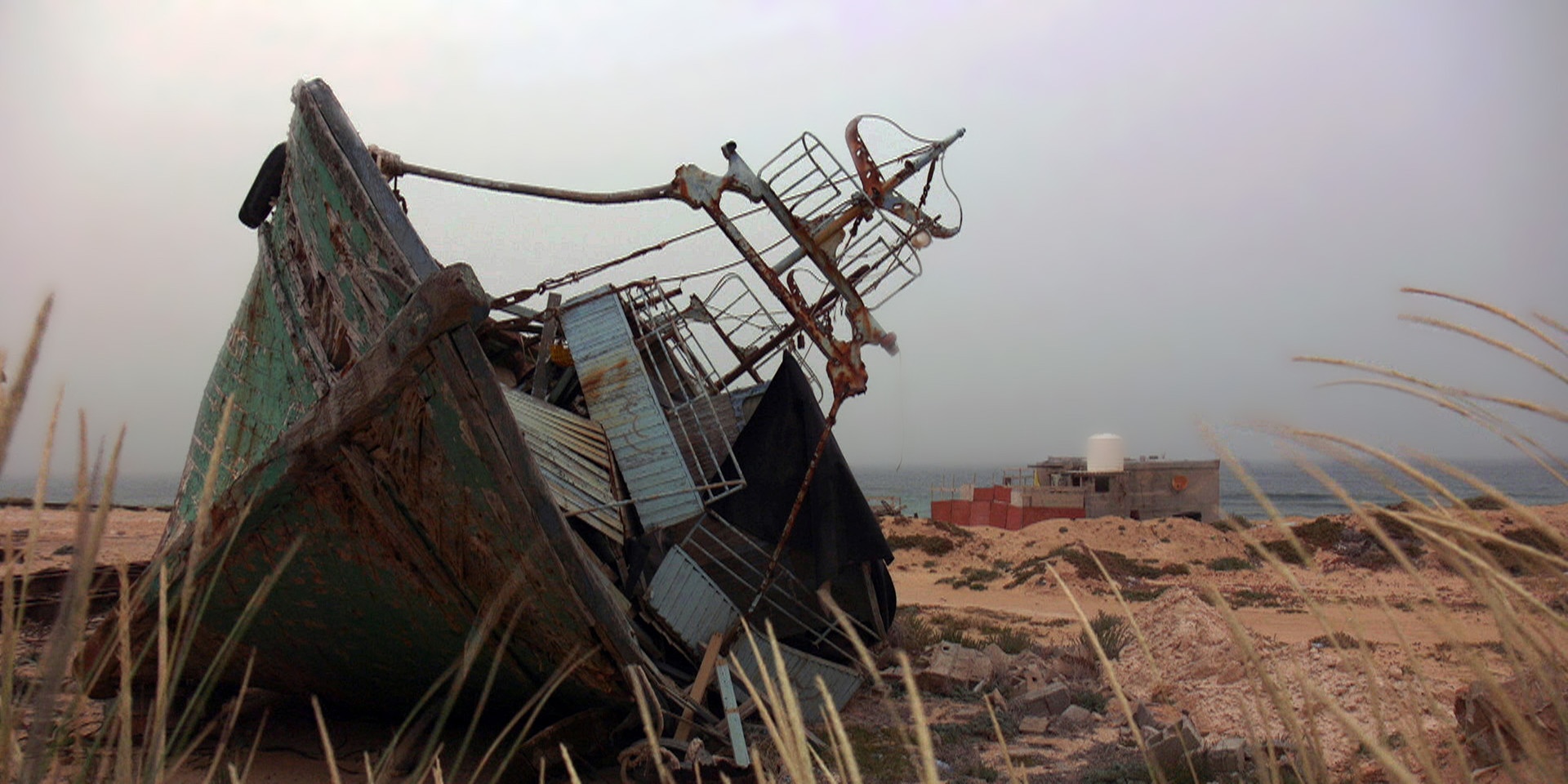 Schiffswrack am Strand in Lybien