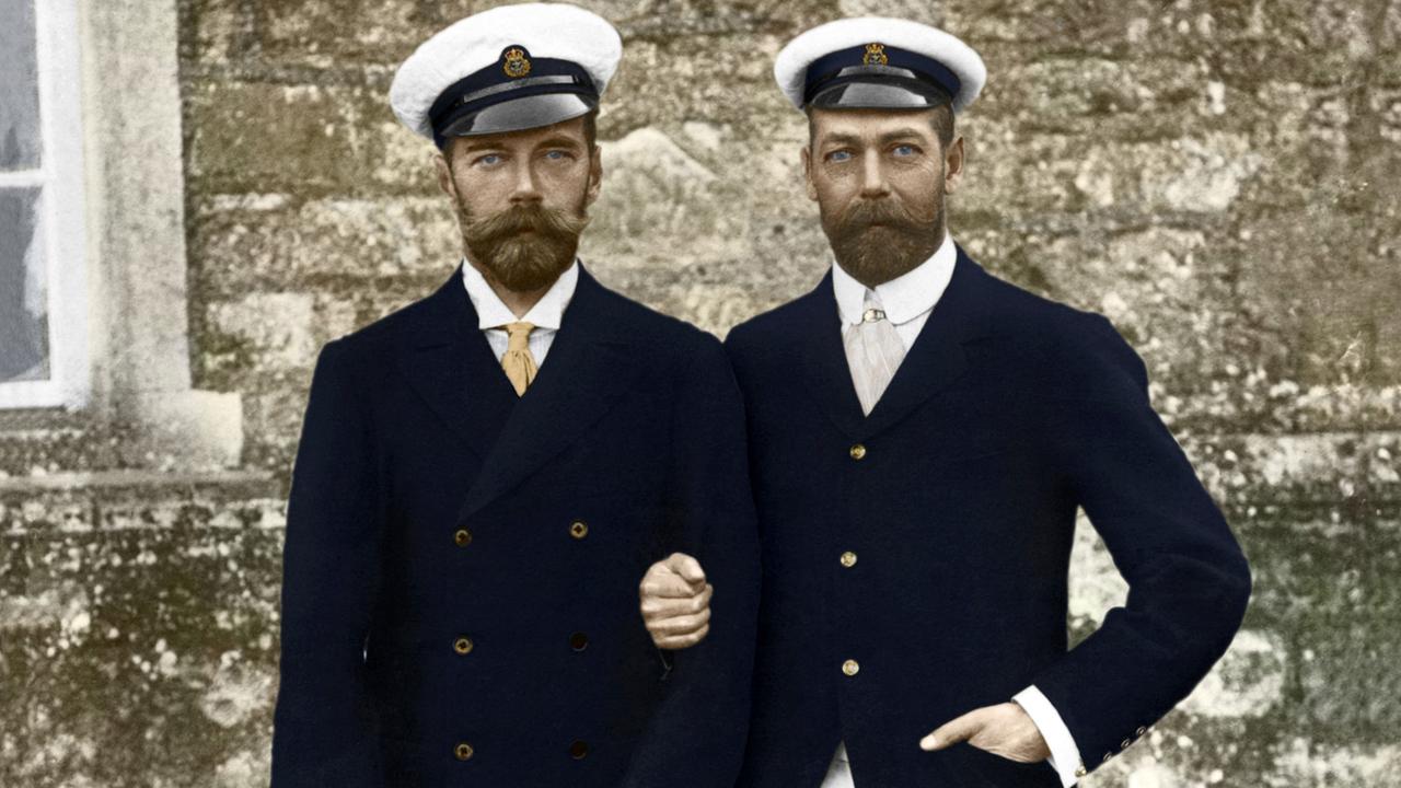 © ORF/FRANCE TV/BnF/Gallica Im Bild: Zar Nikolaus II. (links) und der britische Herrscher Georg V. (rechts) sehen sich unglaublich ähnlich. Sie sind verwandt: Sie haben dieselbe Großmutter, Königin Victoria.