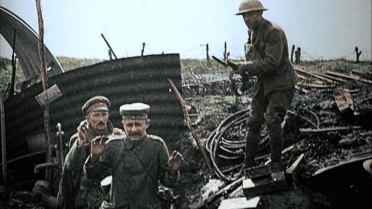 © ORF/FRANCE TV/ECPAD Im Bild: Die Kämpfe zwischen Juni und Oktober 1918 markieren den endgültigen Wendepunkt des Krieges. Entscheidend ist die Verstärkung amerikanischer Truppen auf alliierter Seite. Sie gewinnen entscheidende Schlachten und nehmen viele Deutsche gefangen.