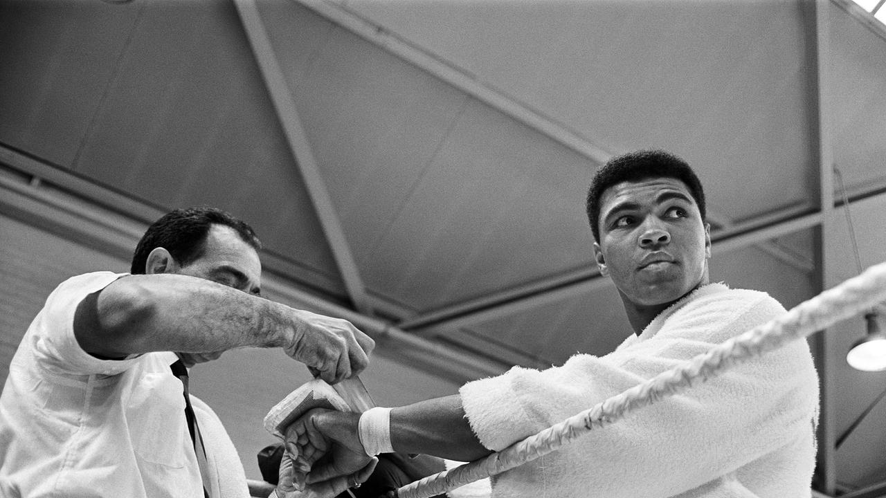 Im Bild: Muhammad Ali mit seinem Trainer Angelo Dundee, 1962