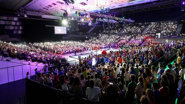 © Martin Votava Die volle Halle mit den Gästen und Stars des Monsterfreunde-Konzerts.