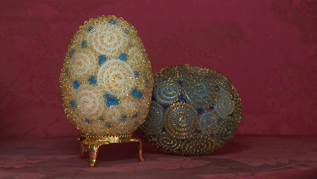 © ORF NÖ zwei golden verzierte Ostereier