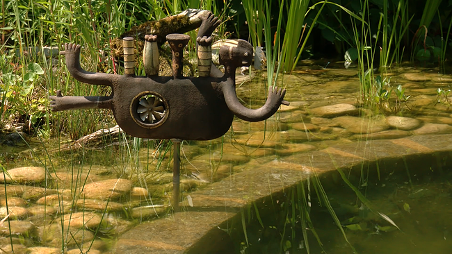 © ORF NÖ Keramikfigur in Teich