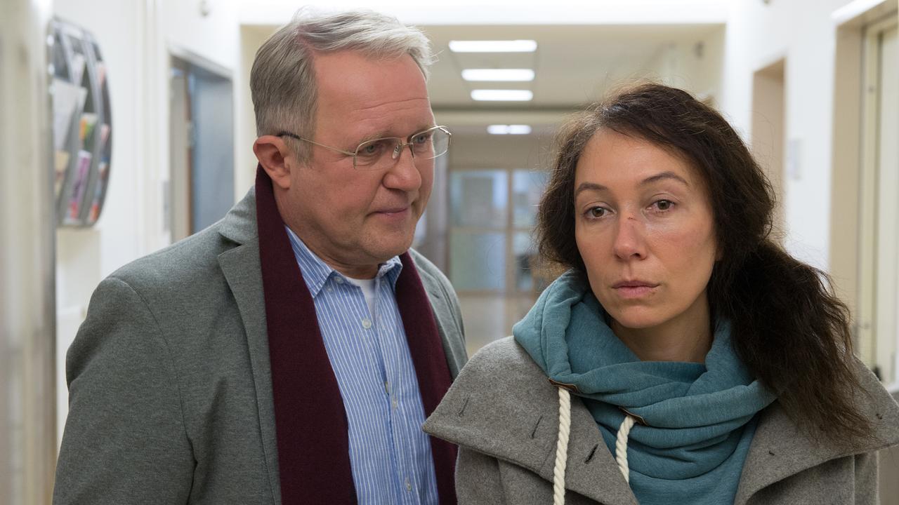 Bruno erkennt seine Frau Marie nach ihrem Unfall kaum wieder.