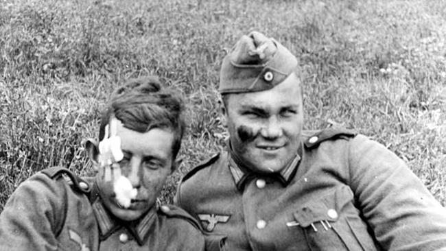 Zwei verwundete Wehrmachtssoldaten 