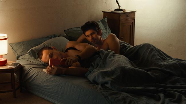 © Courtesy of SBS Productions Franz Rogowski (Tomas) und Ben Whishaw (Martin)