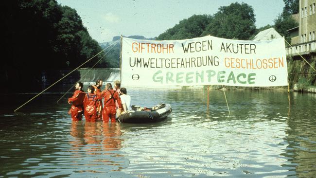 Greenpeace Aktion gegen die Einleitung giftiger Abwässer einer Papierfabrik in die Ybbs, 1987 