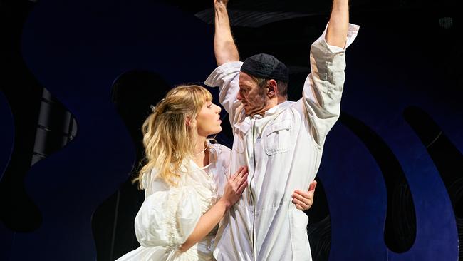 © Christian Wind Johanna Mahaffy (Lulu) und Martin Niedermair (Eduard Schwarz)
