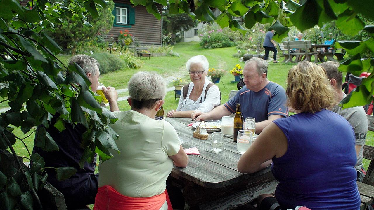 Jause bei der Harrerhütte.