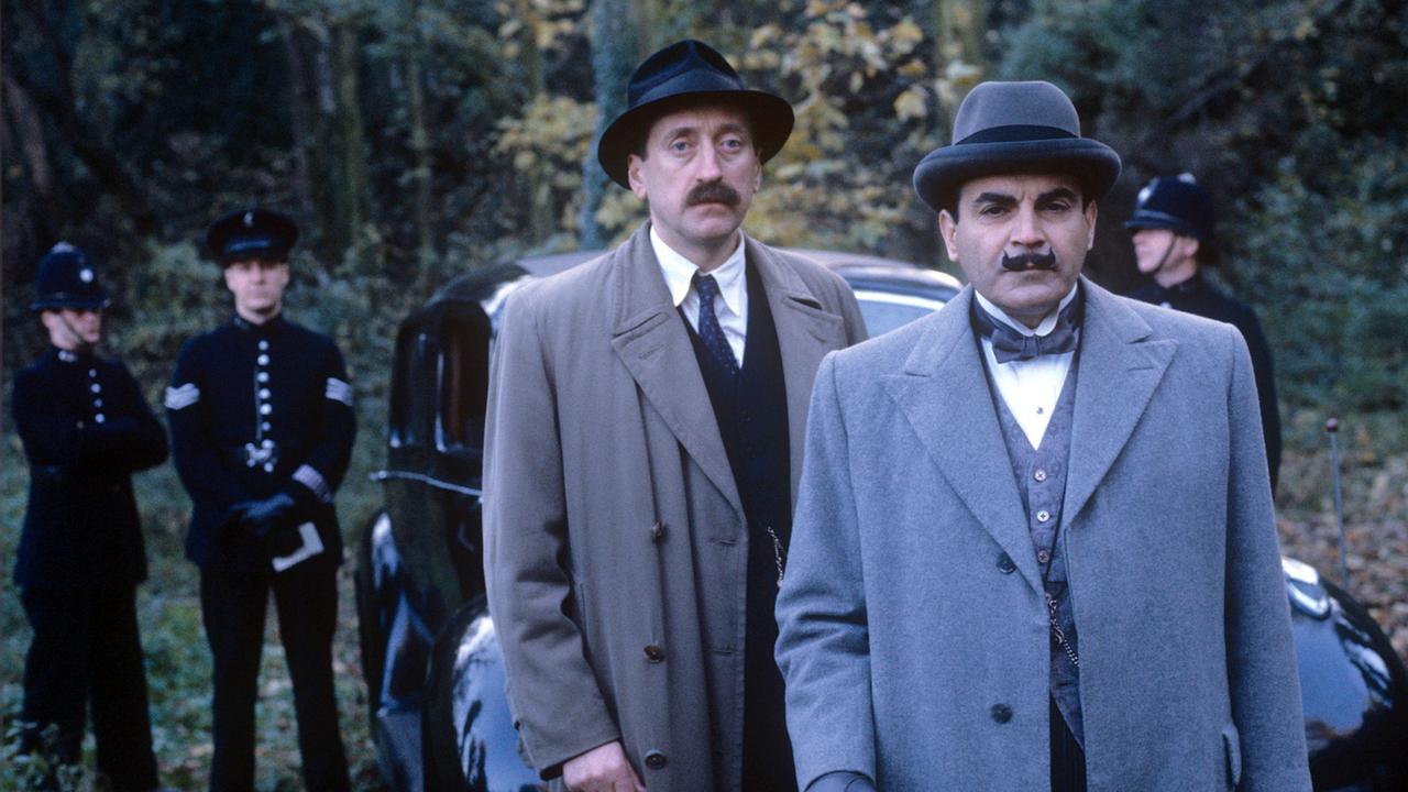  Philip Jackson (Chief-Inspector Japp), David Suchet (Hercules Poirot).