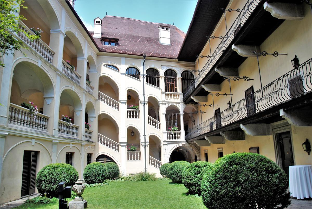 Schloss Obermayerhofen - Innenhof
