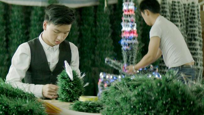 Künstlicher Weihnachtsbaum wird in Yiwu, China produziert