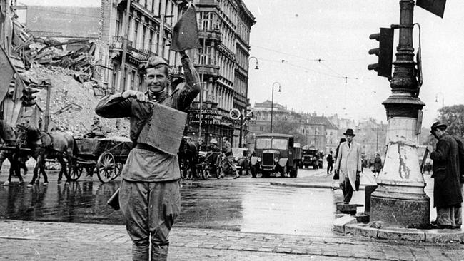 August 1945: russischer „Verkehrspolizist" in Wien
