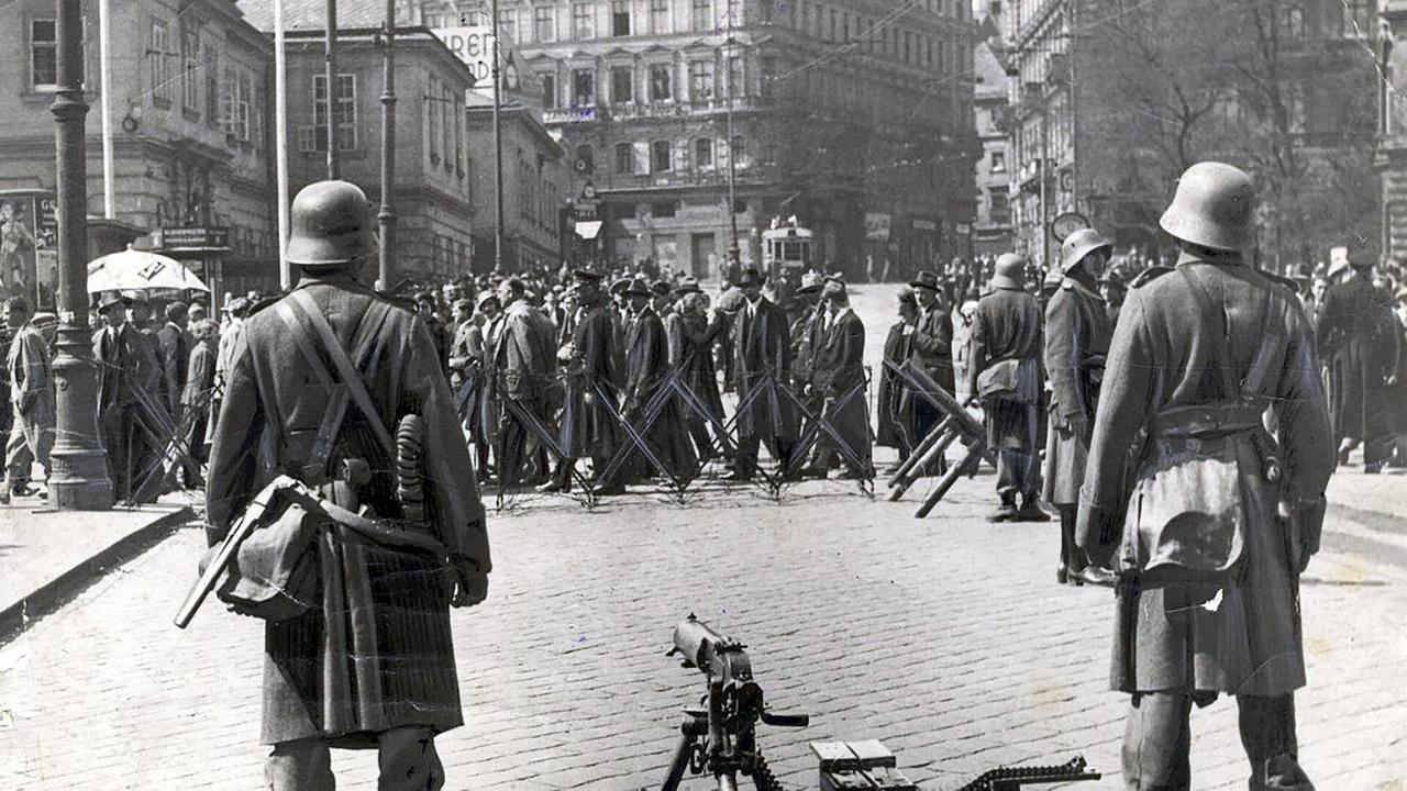 © ORF/Pammer Film/ÖNB Polizeisperre, Bürgerkrieg 1934