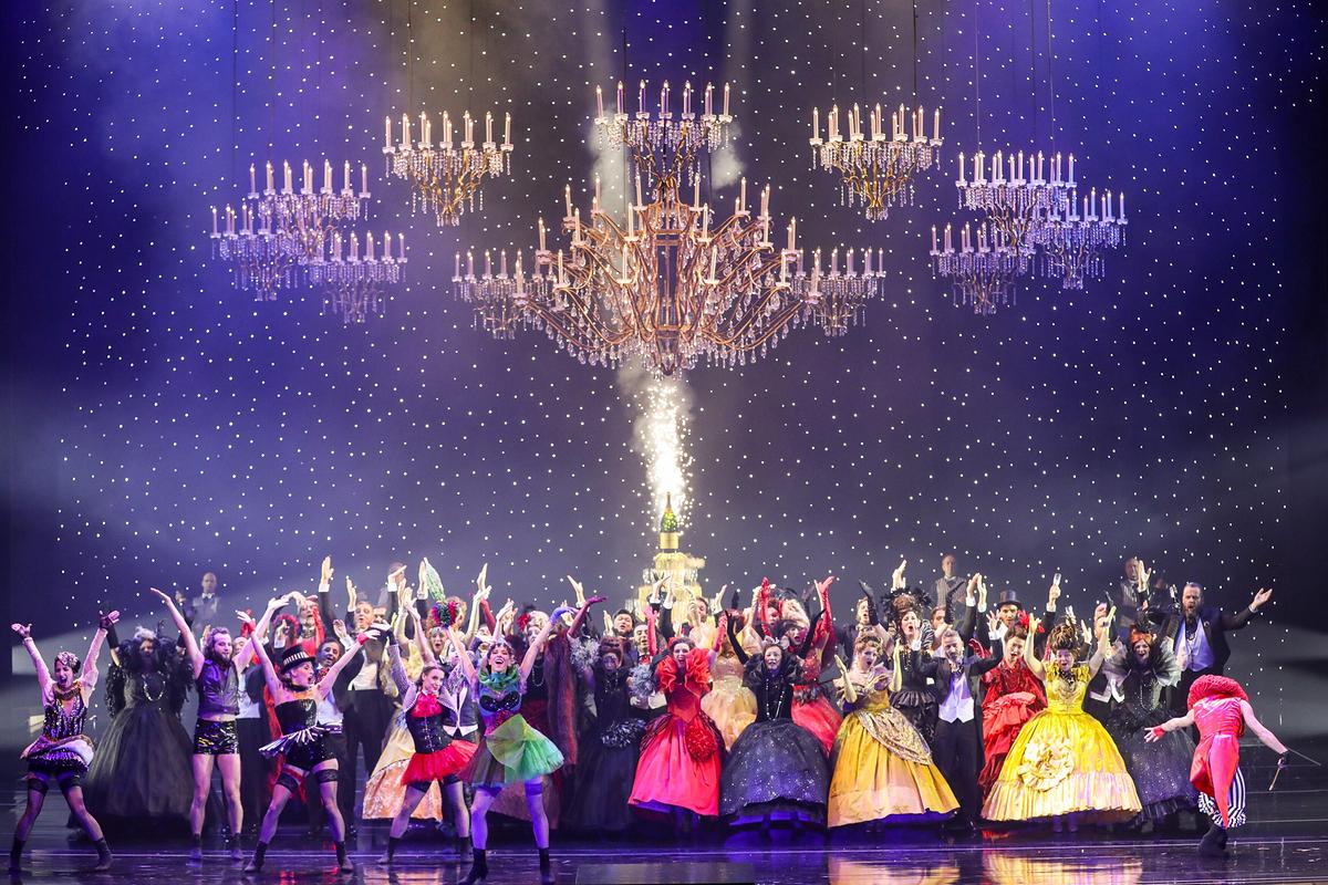 © ORF/Musiktheater Linz/Barbara Palffy Aus dem Musiktheater Linz: Die Fledermaus – Ensemble