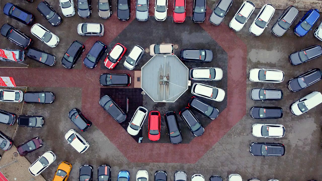 © ORF/Bavaria Verbrenner oder E-Auto? Die Qual der Wahl beim Fahrzeugkauf