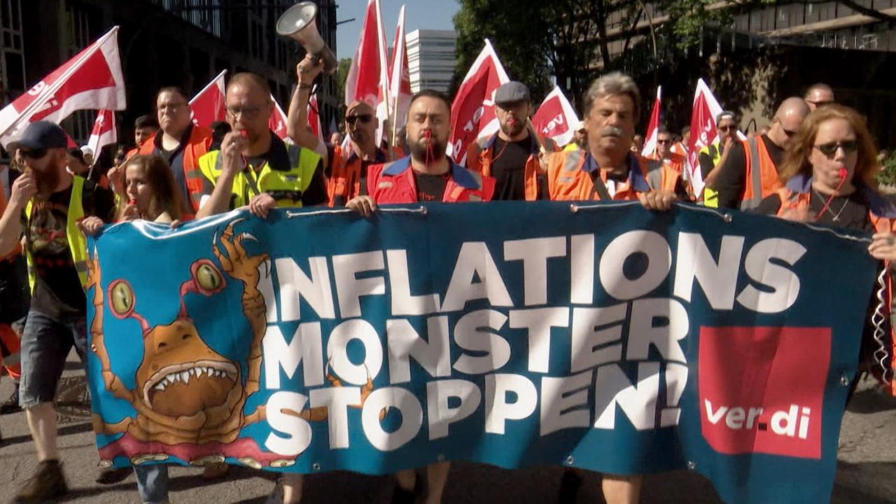 Demo gegen hohe Inflation bei gleichbleibenden Einkommen